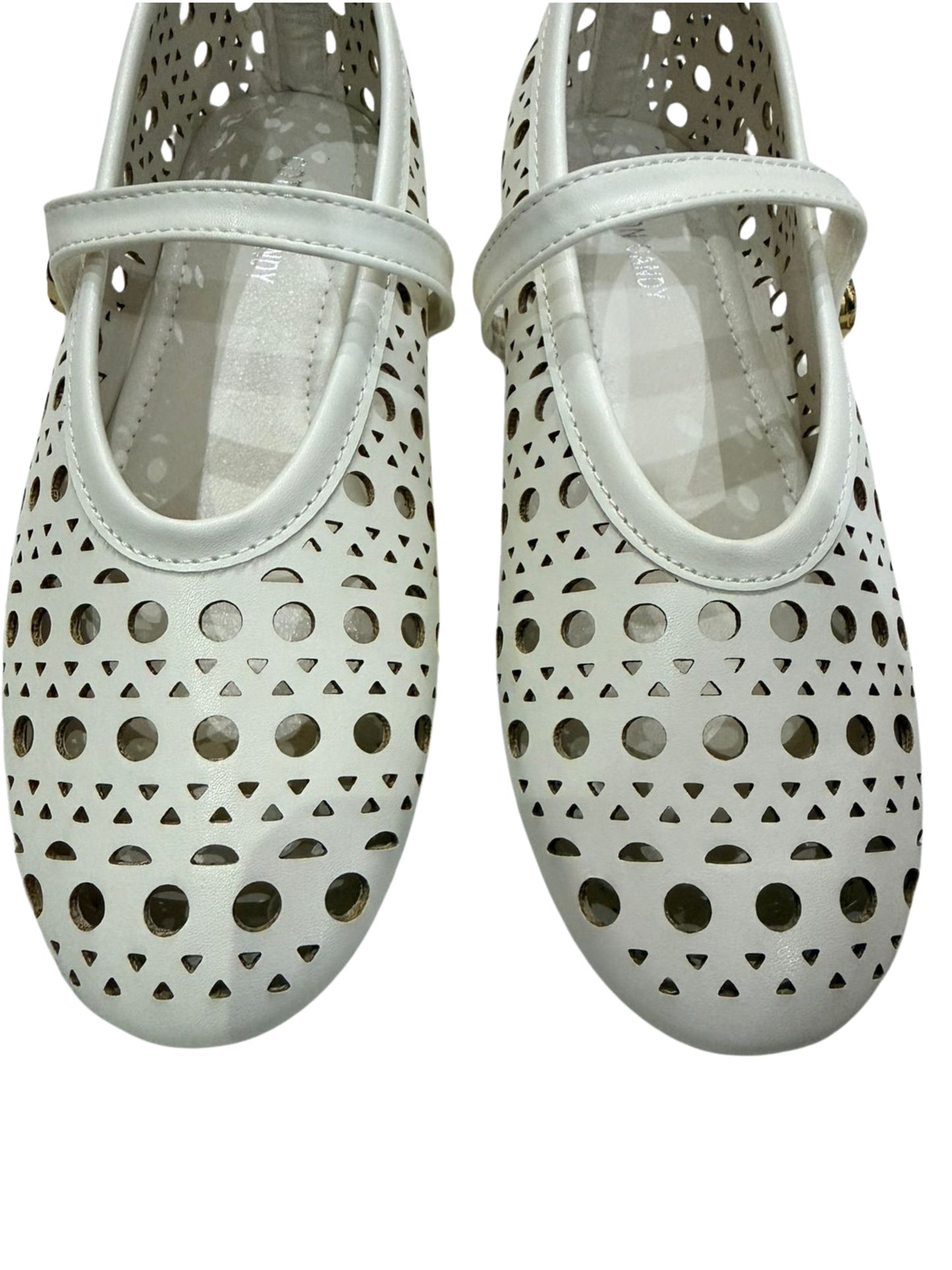Classic White Mary Jane Shoes – Style, Comfort and Versatility