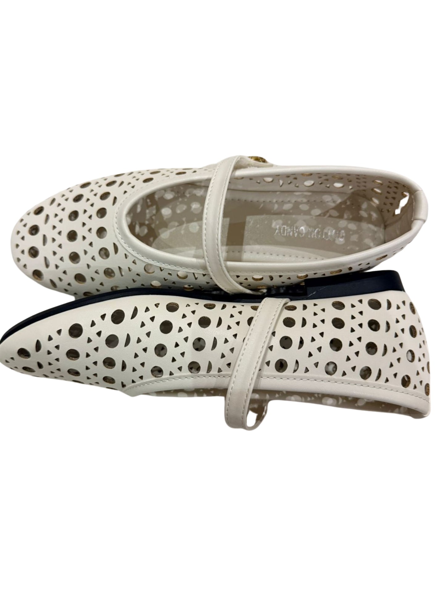 Classic White Mary Jane Shoes – Style, Comfort and Versatility